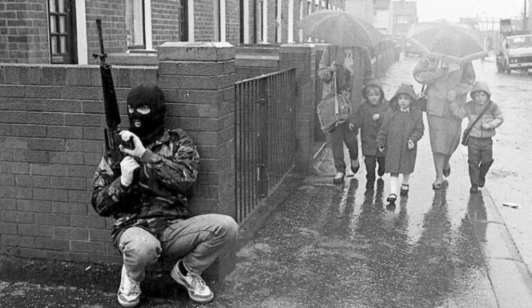 THE TROUBLES ’72: LA IRA CONTENIDA